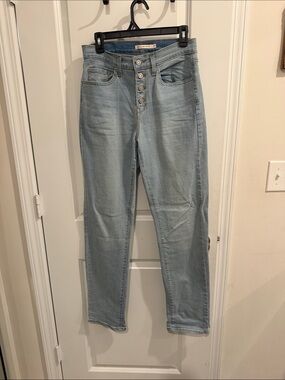 724 Levi’s high rise straight jeans